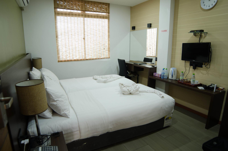 Others 3, Awesome Suite, Malé