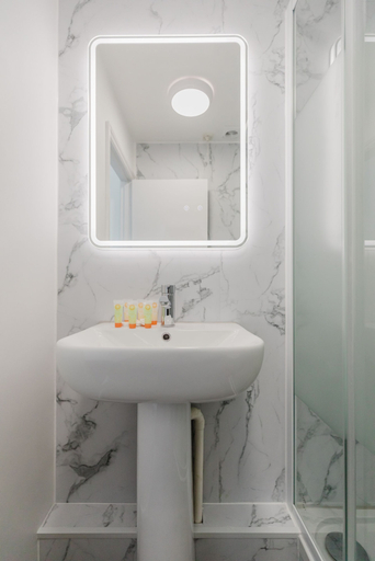 Bathroom 4, Whiteleys Hotel, London