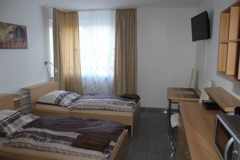 Guestroom 5, Lipp Apartments, Köln