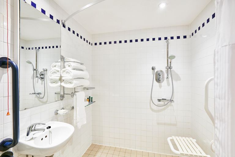 Bathroom 4, Hilton Garden Inn Bristol City Centre, Bristol
