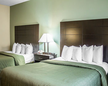 Others 2, Quality Inn, Oneida