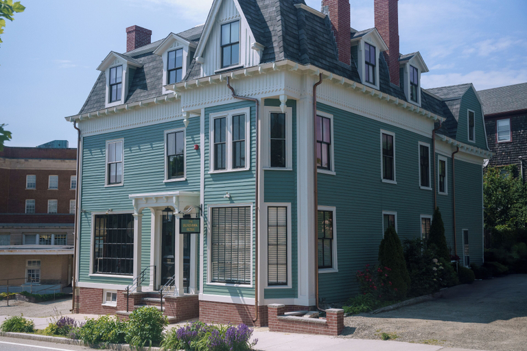 Exterior & Views