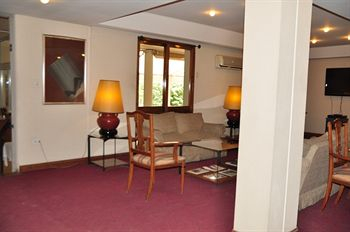 Others 5, Hotel Cervantes, Capital