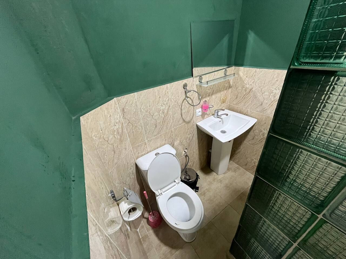 Bathroom 3, The Palms Hostel, Tashkent City