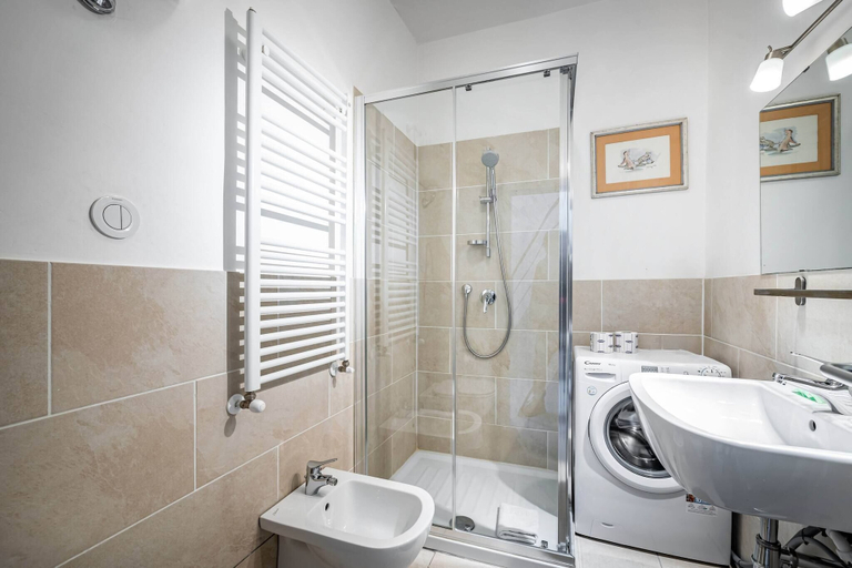 Bathroom 2, YiD Donatello con terrazzo, Florence