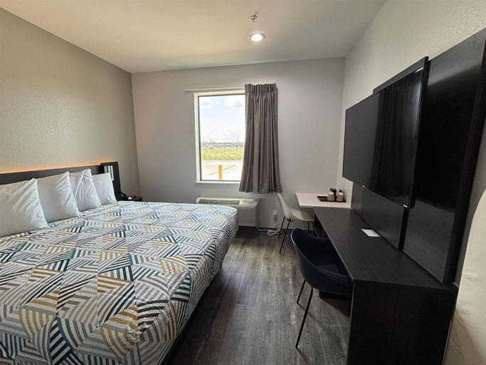 Room 2, Studio 6 – Giddings, Tx, Lee