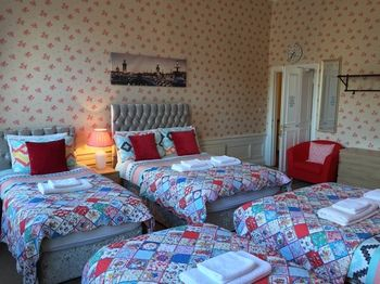 Others 3, 16 Pilrig Guest House, Edinburgh