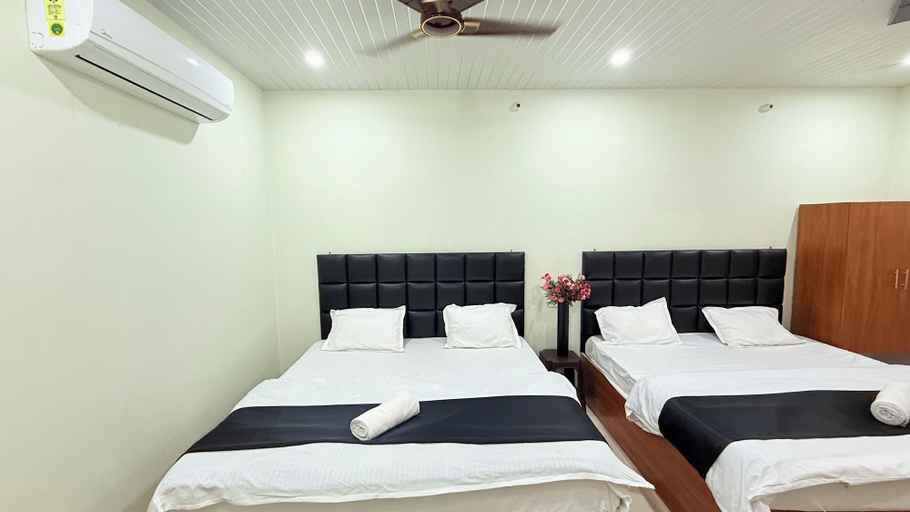 Room 3, Hotel Blessing inn & Restaurant, Allahabad