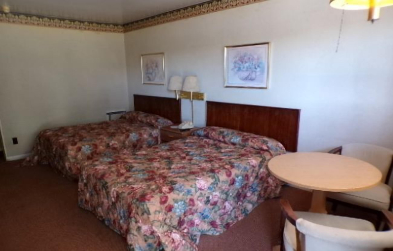 Bedroom 4, Relax Inn, Greenbrier