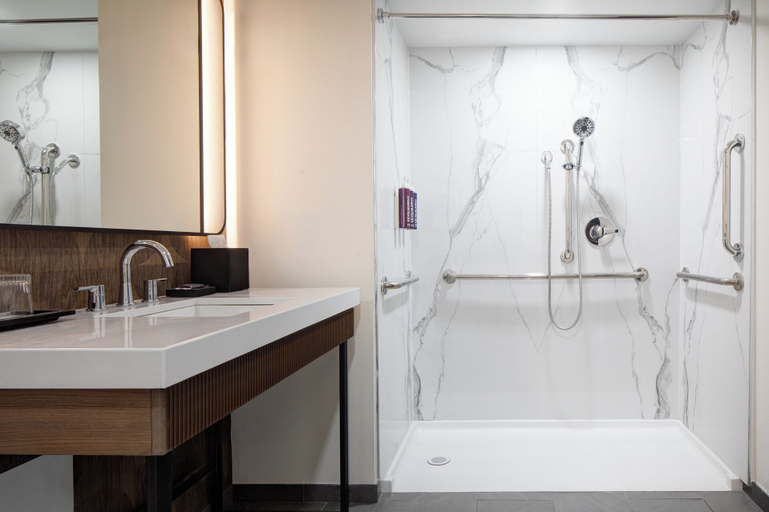 Bathroom 4, Renaissance Tulsa Hotel & Convention Center, Tulsa