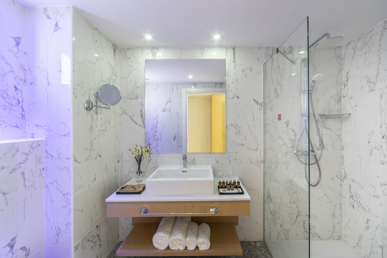 Bathroom 5, Leonardo Crystal Cove & Spa by the sea - Adults Only