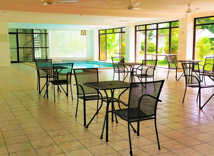 Food & Drinks, Chateau Bleu Resort, Los Baños