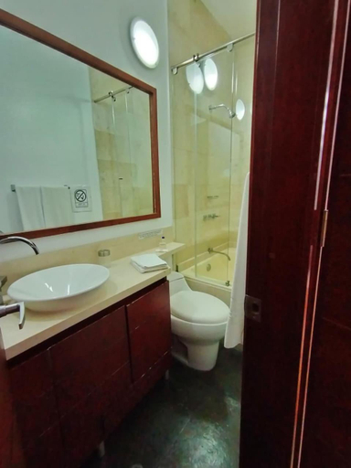 Bathroom 4, Prisma Suites Chico 94, Santafé de Bogotá