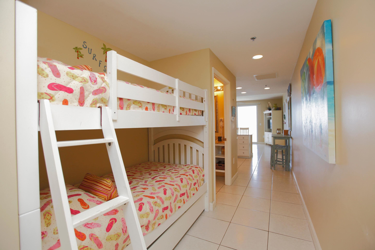 Bedroom, Splash Beach Resort by Panhandle Getaways, Bay