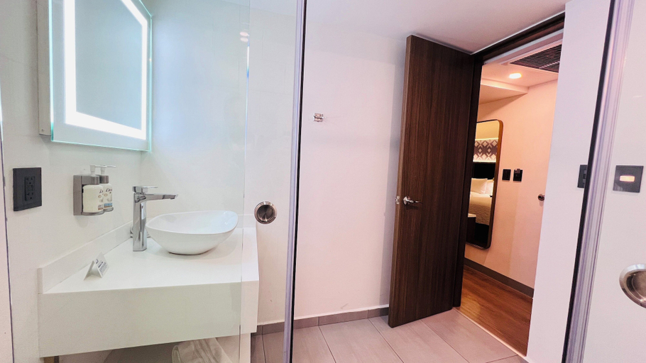 Bathroom 4, Holiday Inn Express CIUDAD DE MEXICO CONDESA by IHG, Mexico City