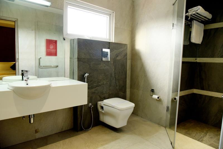 Bathroom 3, Emarald Hotel Calicut, Kozhikode