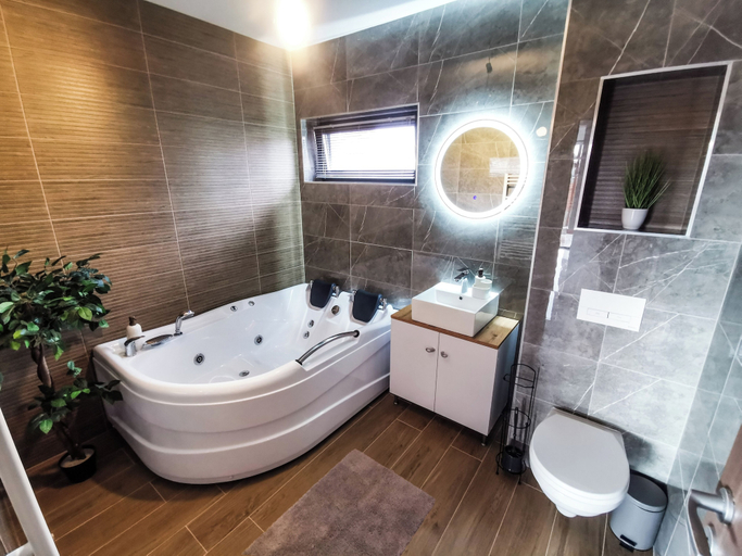 Bathroom 4, NOVA House Apartments, Pauleni-ciuc