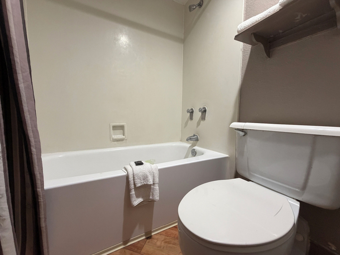 Bathroom 3, Garden inn and suites san antonio l 35, Bexar