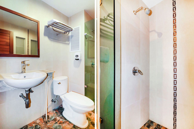 Bathroom 4, Dancenter JA Siam City, Pattaya