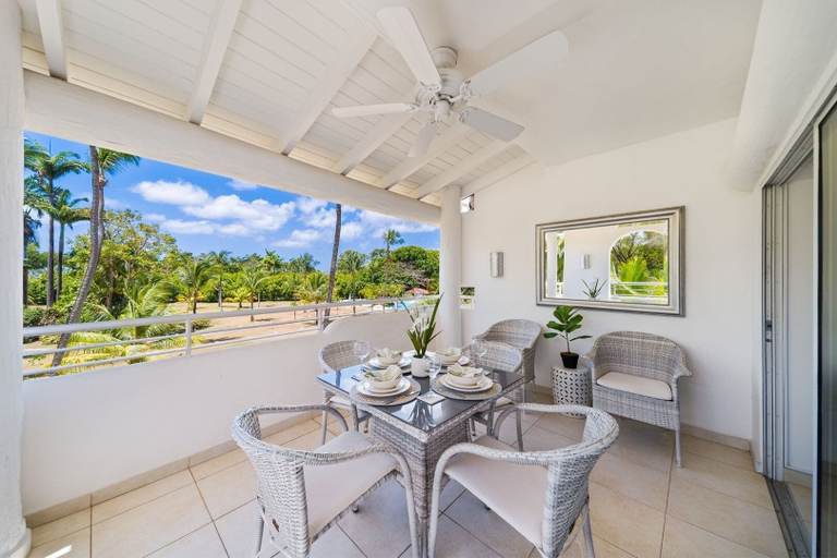 Outdoor dining 2, Glitter Bay Estate 314 1 Bedroom Apts