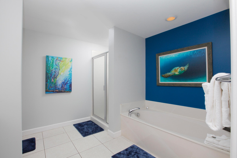 Bathroom 3, Splash Beach Resort by Panhandle Getaways, Bay