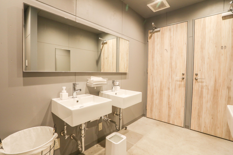 Bathroom 3, Hostel STAND BY ME, Fukuoka