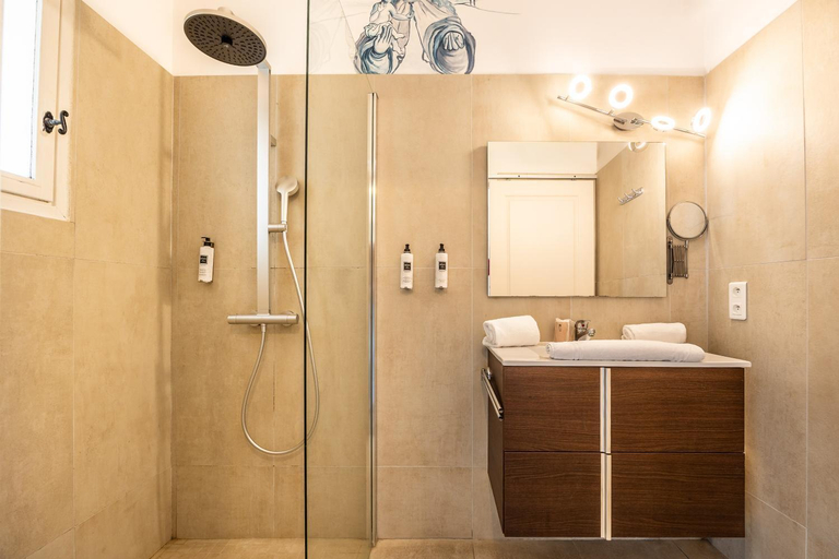 Bathroom 4, La Tramontane, Bouches-du-Rhône