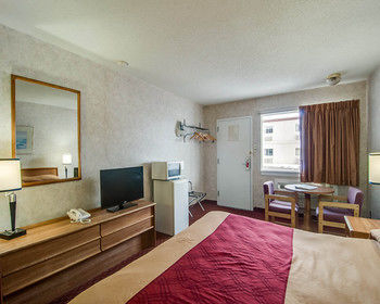 Others 3, Econo Lodge East Staunton, Staunton
