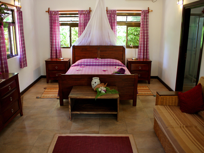 Bedroom, Domaine Les Rochers Apartments