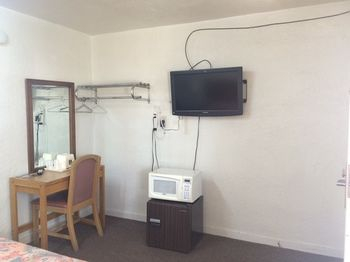 Others 5, Economy Inn, Mohave