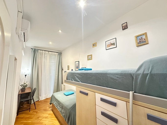 Others 4, Rooms Calabria, Barcelona