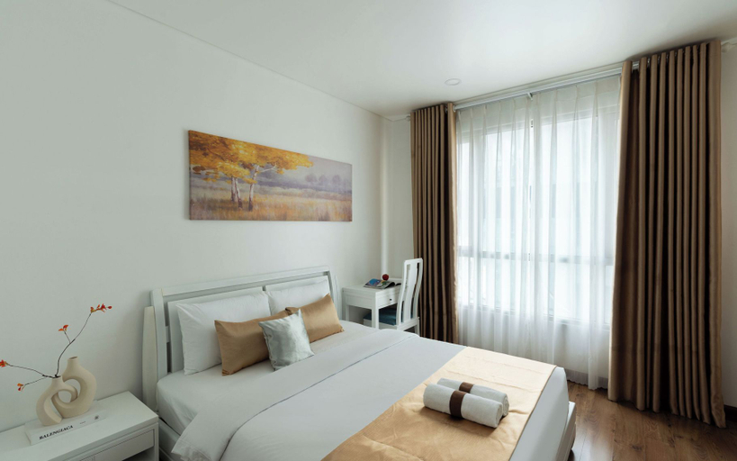 Room 5, Bluesky Lancaster Luxstay Japan Town, District 1