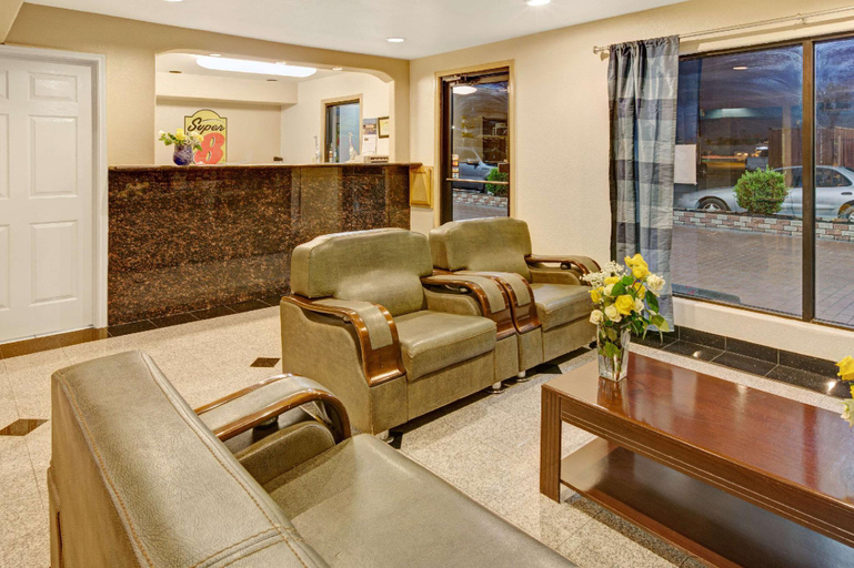 Public Area 2, Super 8 by Wyndham Baytown/Mont Belvieu, Chambers