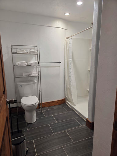 Bathroom 4, Kyles Grill and Bar, Delta