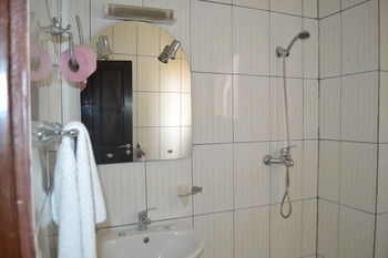 Bathroom 2, Meumi Residence, Mfoundi