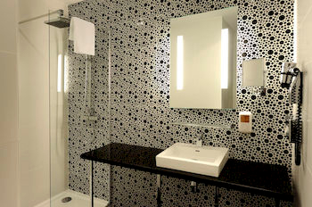 Bathroom 3, Quality Hotel Centre Del Mon, Pyrénées-Orientales