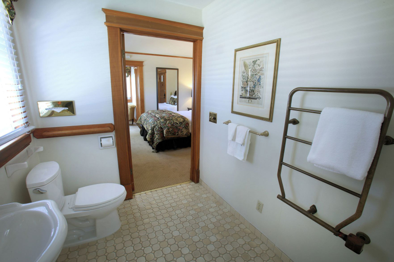 Bathroom 4, The Charles Pacific Grove - Artfully Designed Inclusive Inn, Monterey