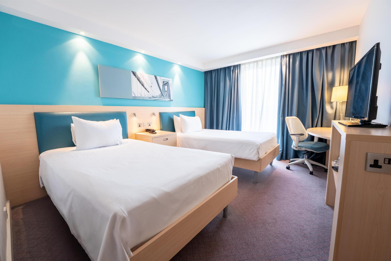 Bedroom 4, Hampton by Hilton Bristol Airport, North Somerset