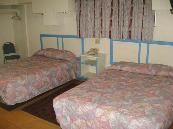 Others 5, Hotel León, Tijuana