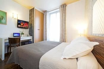 Others 4, Hotel du Moulin, Paris