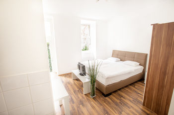 Guestroom 4, Grand Central Apartments, Wien