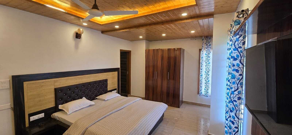 Room 2, Dharvi Kasauli Heavens, Solan