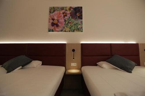 Others 4, Galeria Airport Hotel, Groß-Gerau