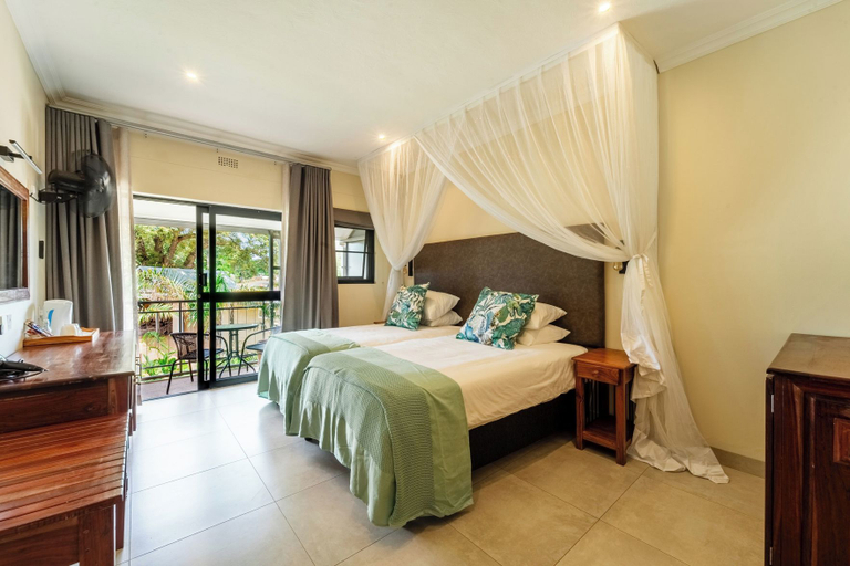 Bedroom 2, Victoria Falls Oasis Hotel, Hwange