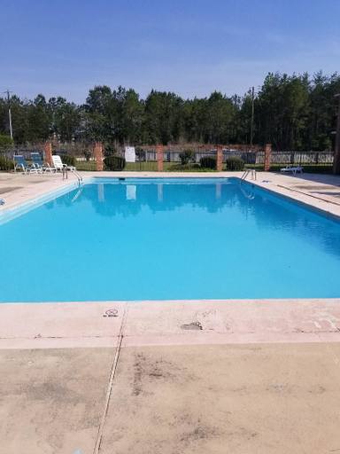 Sport & Beauty, Days Inn by Wyndham Ozark, Dale