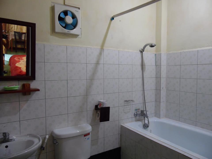 Bathroom 4, Thoulasith Guesthouse, Namtha