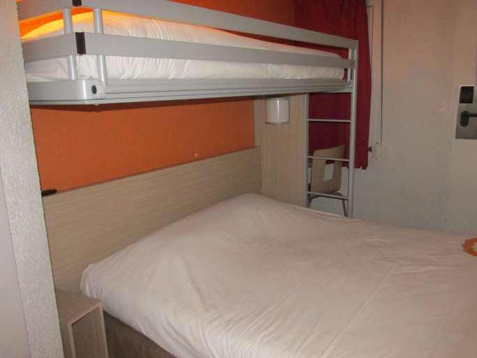 Bedroom 3, Premiere Classe Caen Est - Mondeville, Calvados