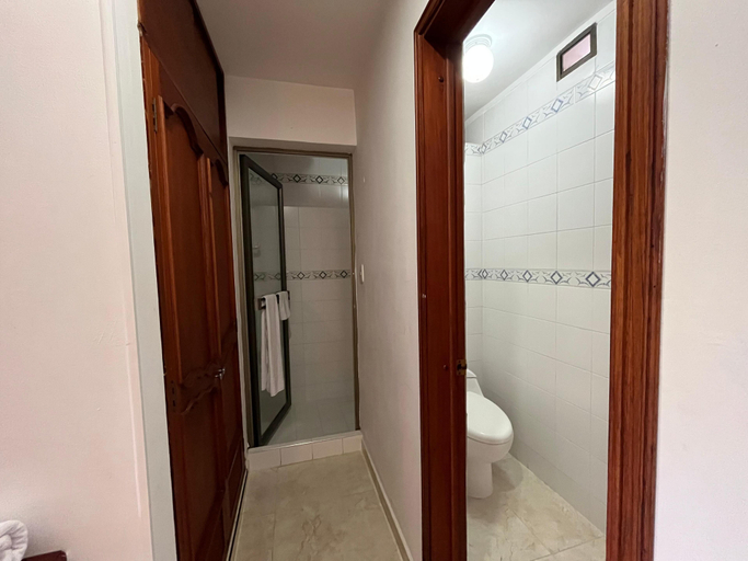 Bathroom 4, Hotel Los Vinedos, La Victoria