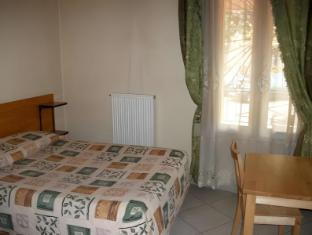 Others 5, Hotel Victor Hugo, Seine-Saint-Denis
