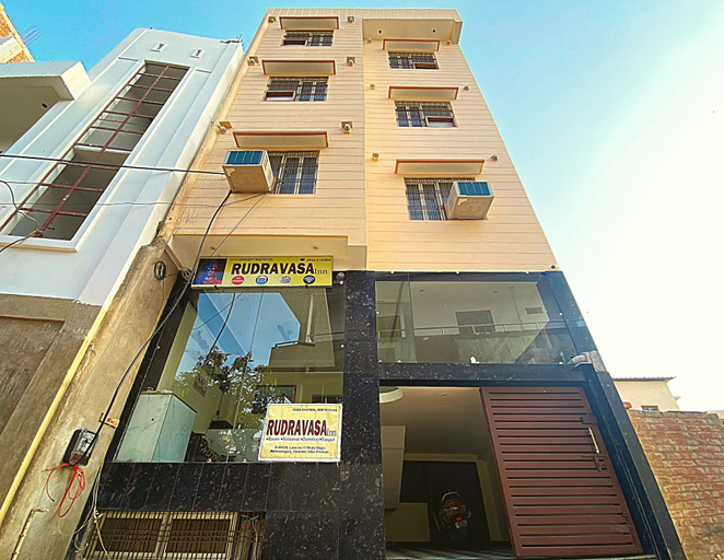 Exterior detail, rudravasa inn, Varanasi